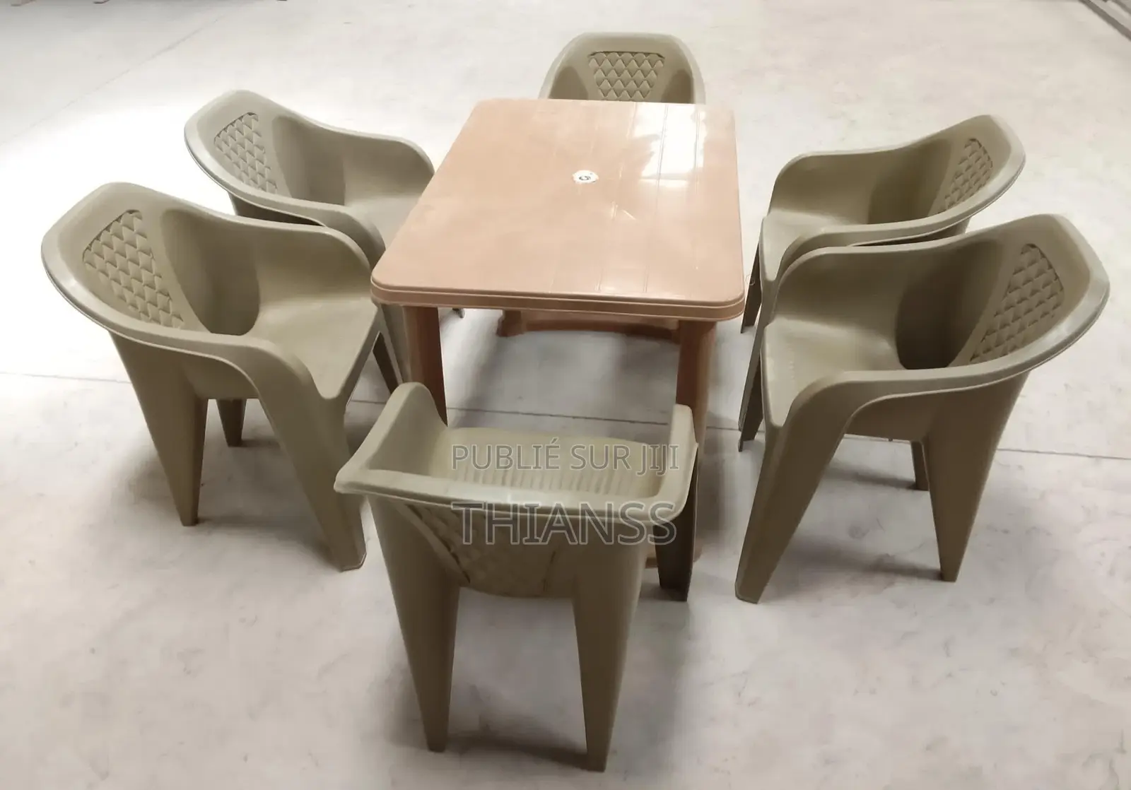 Table À Manger en Plastique Avec 6 Chaises
