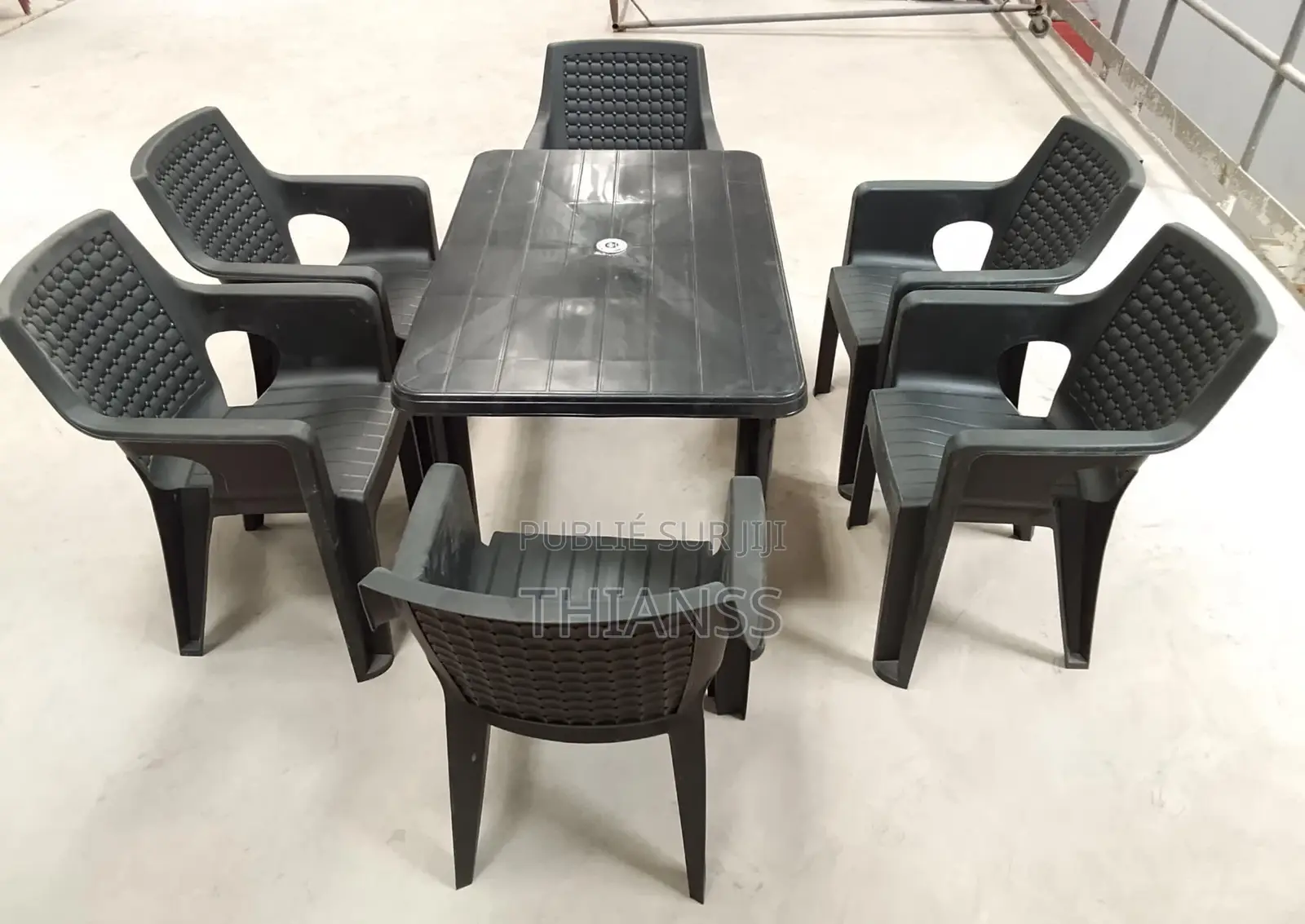 Table À Manger en Plastique Avec 6 Chaises