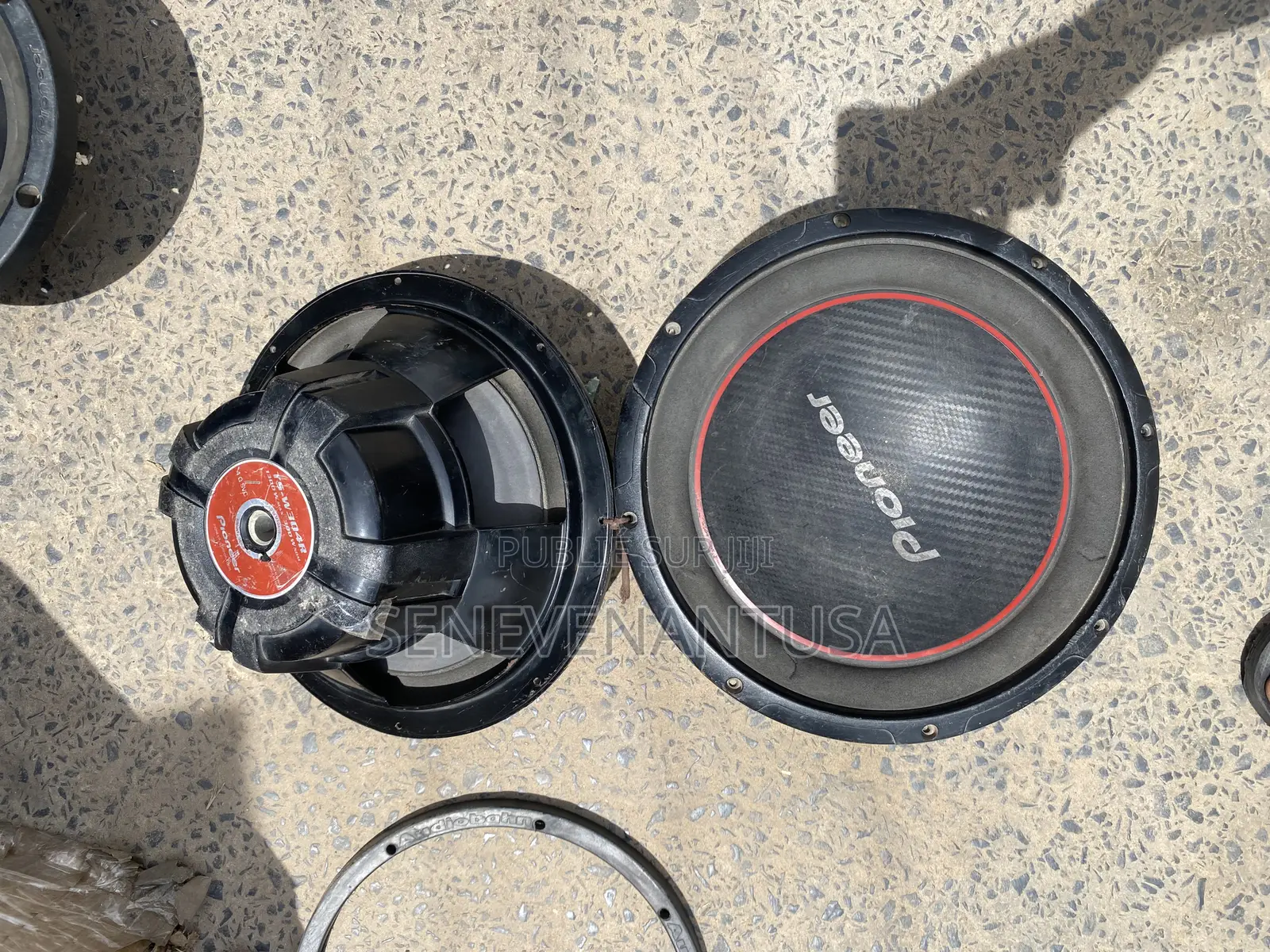 S v U Tl. Adresse:Fadia. Haut Parleur