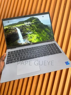 Ordinateur Portable Dell Latitude 5520 16GB Intel Core I7 SSD 512GB