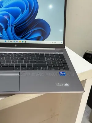 New HP ZBook Firefly G8 40GB Intel Core I7 SSD 512GB