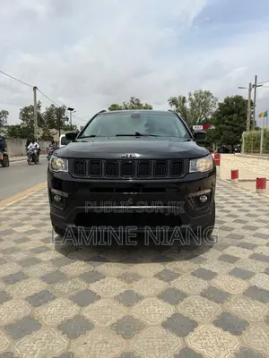Photo - Jeep Boussole Latitude 4x4 2018 Noir
