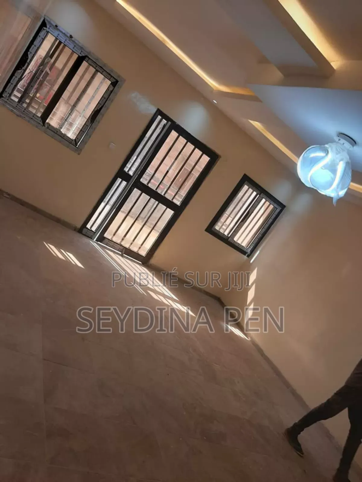 4chbre Appartement dans Touba Building, Bambylor à Louer