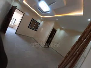 4chbre Appartement dans Touba Building, Bambylor à Louer