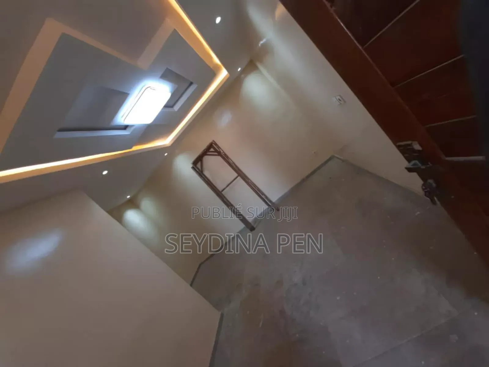 4chbre Appartement dans Touba Building, Bambylor à Louer