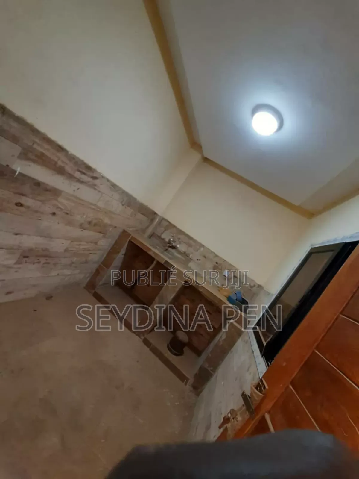 4chbre Appartement dans Touba Building, Bambylor à Louer