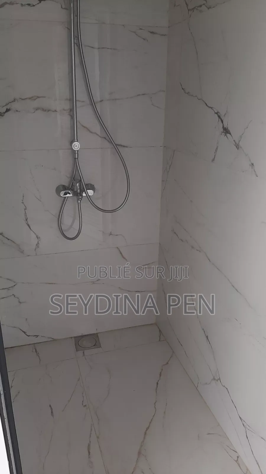 1chbre Appartement dans Green Building, Almadies à Louer