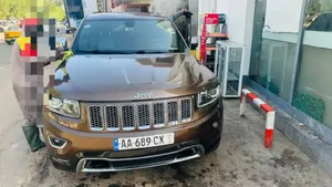 Photo - Jeep Grand Cherokee 2017 Beige