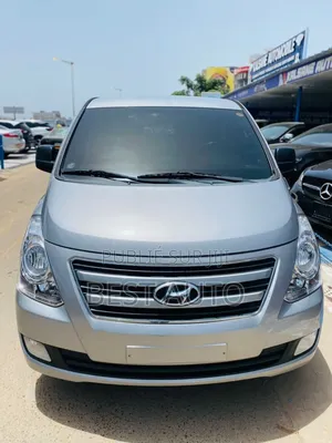 Photo - Hyundai Starex 2017 Gris