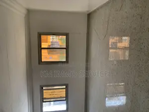 Photo - 2chbre Appartement dans 2 Ch Salon A Sacree, Région de Dakar à Louer