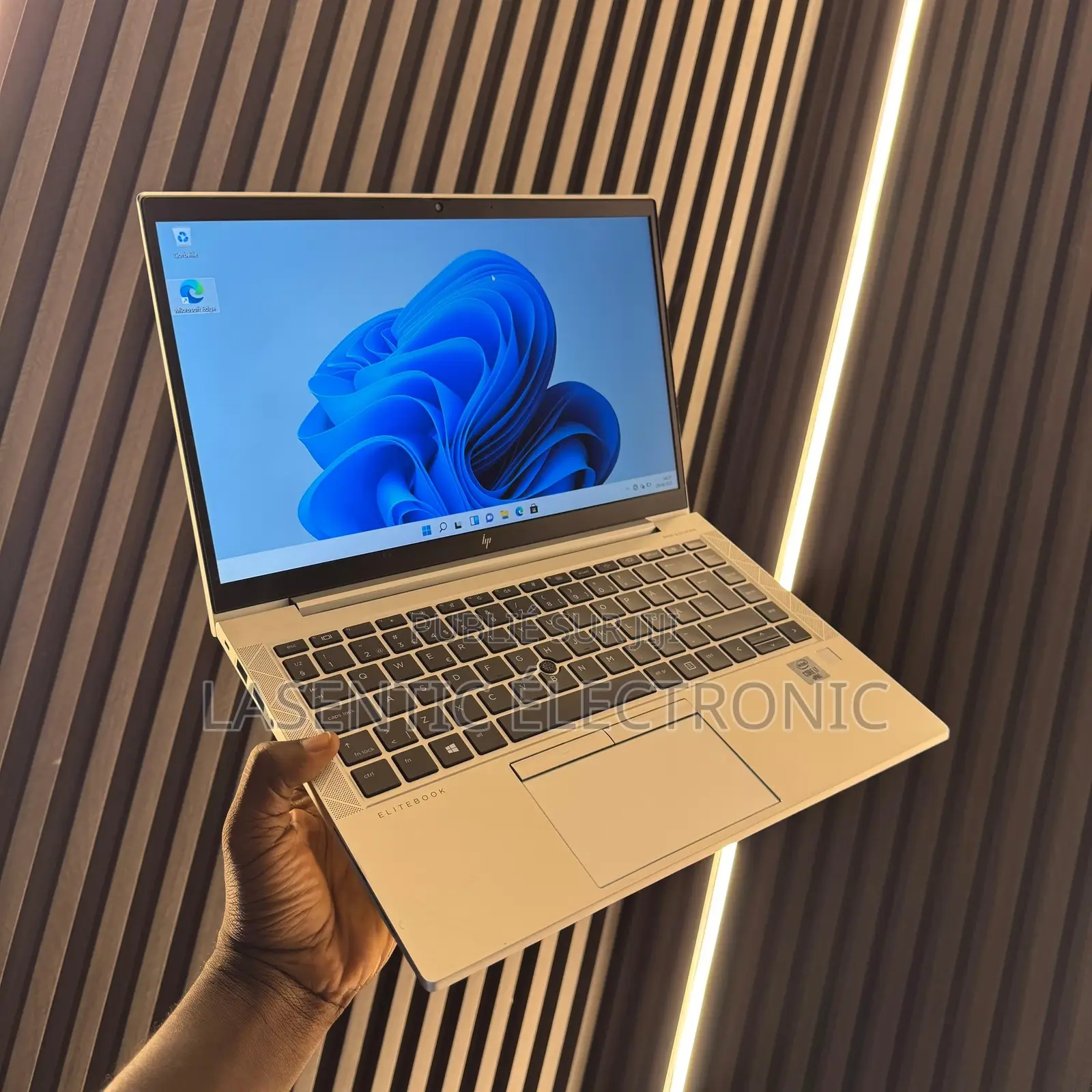 New Ordinateur Portable HP EliteBook 840 G7 8GB Intel Core I7 SSD 256GB