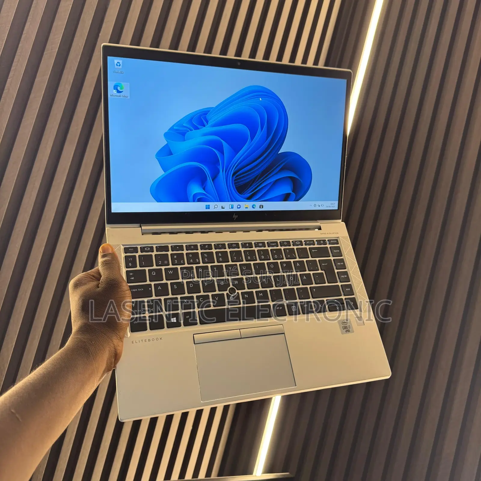 New Ordinateur Portable HP EliteBook 840 G7 8GB Intel Core I7 SSD 256GB