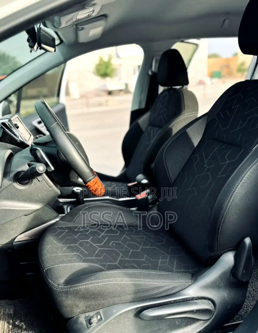 PEUGEOT 2008 2016 Blanc