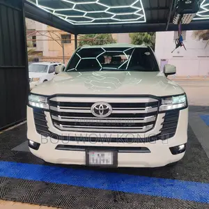 Photo - New Toyota Land Cruiser Prado 2.4 Petrol 2025 Blanc