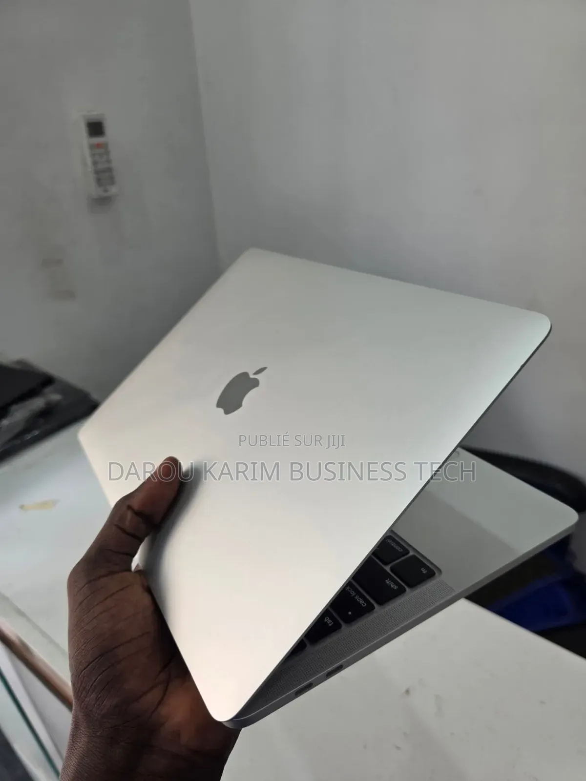 New Apple MacBook Pro 2020 16GB Intel Core I5 SSD 512GB