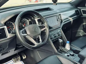 Volkswagen Atlas 3.6L SE w/Technology 2021 Gris