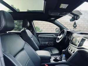 Volkswagen Atlas 3.6L SE w/Technology 2021 Gris