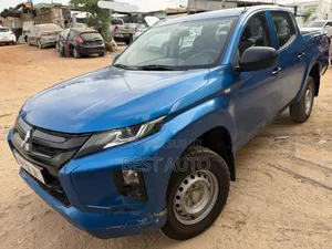 Mitsubishi L200 2022 Bleu