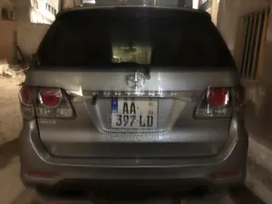 Toyota Fortuner 2016 Gris