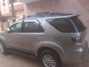 Toyota Fortuner 2016 Gris