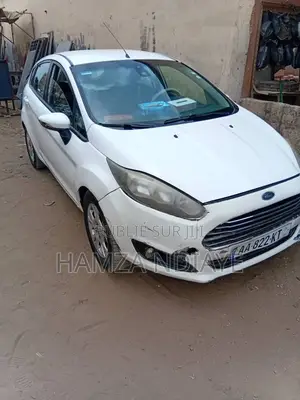 Photo - Ford Fiesta 2013 Blanc