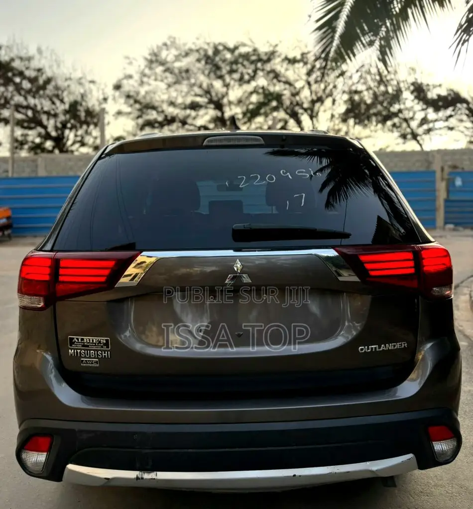 Mitsubishi Outlander 2017 Gris