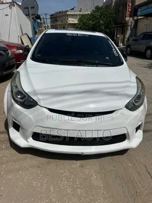 Photo - Hyundai Elantra 2015 Blanc
