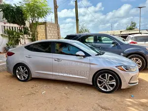 Hyundai Elantra 2018 Gris