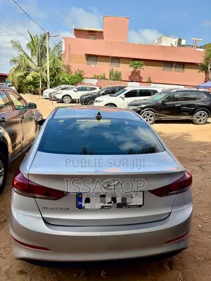 Hyundai Elantra 2018 Gris