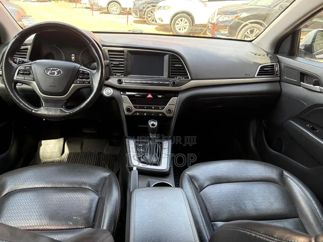 Hyundai Elantra 2018 Gris