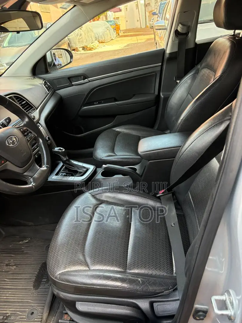 Hyundai Elantra 2018 Gris