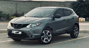 Photo - Nissan Qashqai 2018 Gris