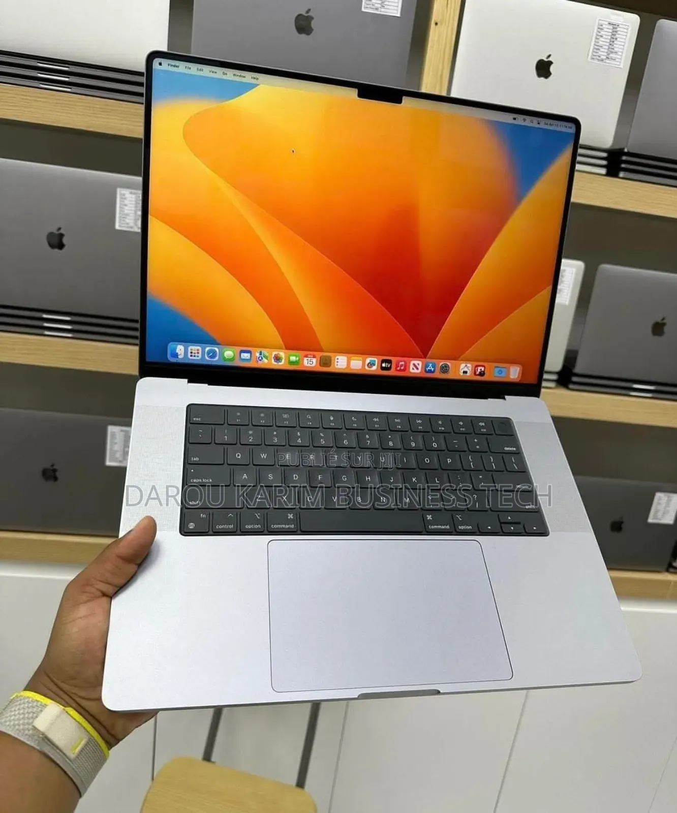 New Pomme MacBook Pro 2022 M2 16GB Apple M2 SSD 512GB