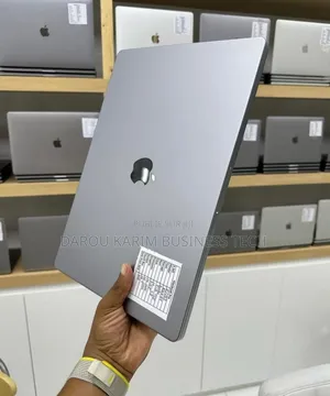 New Pomme MacBook Pro 2022 M2 16GB Apple M2 SSD 512GB