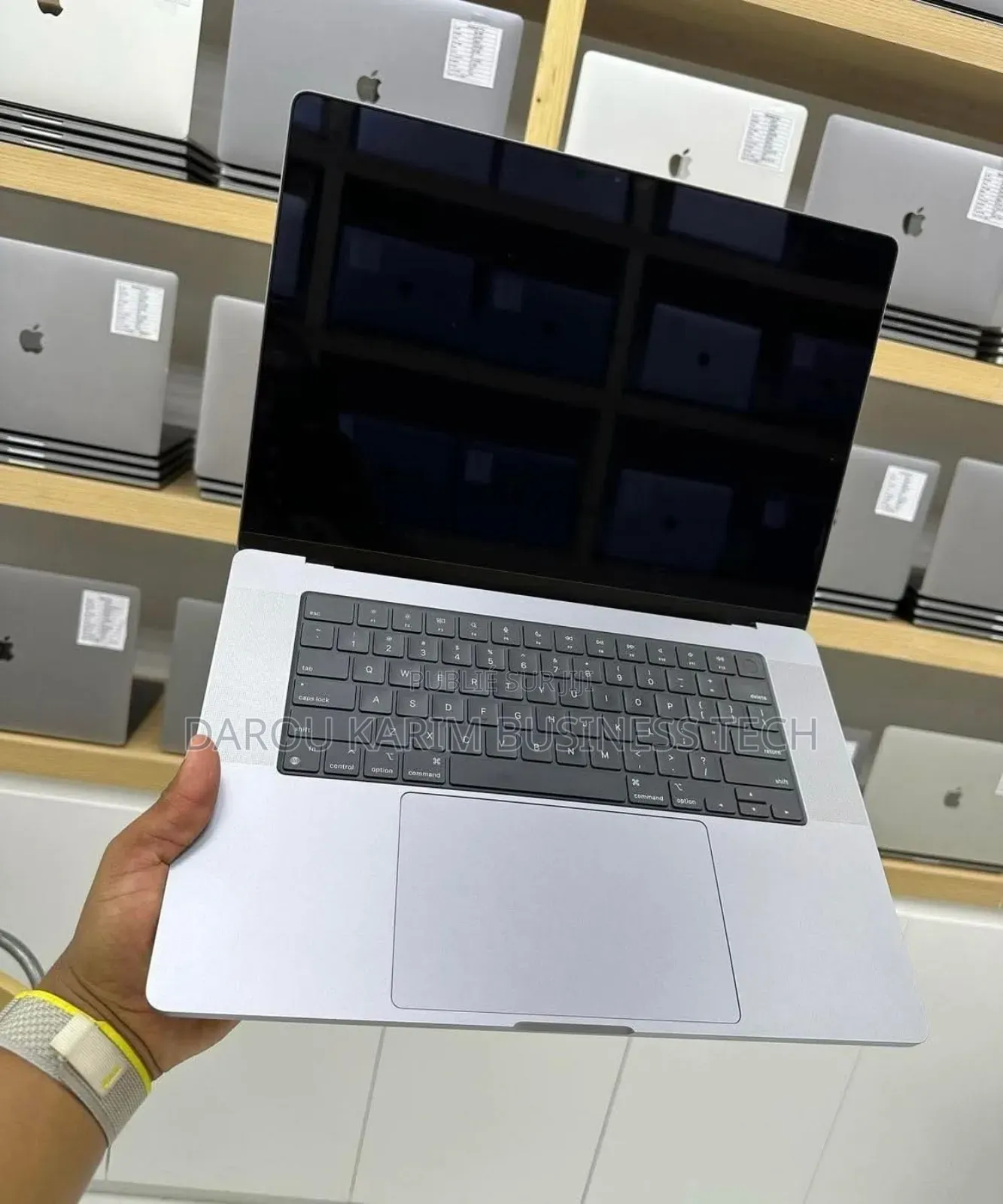 New Pomme MacBook Pro 2022 M2 16GB Apple M2 SSD 512GB