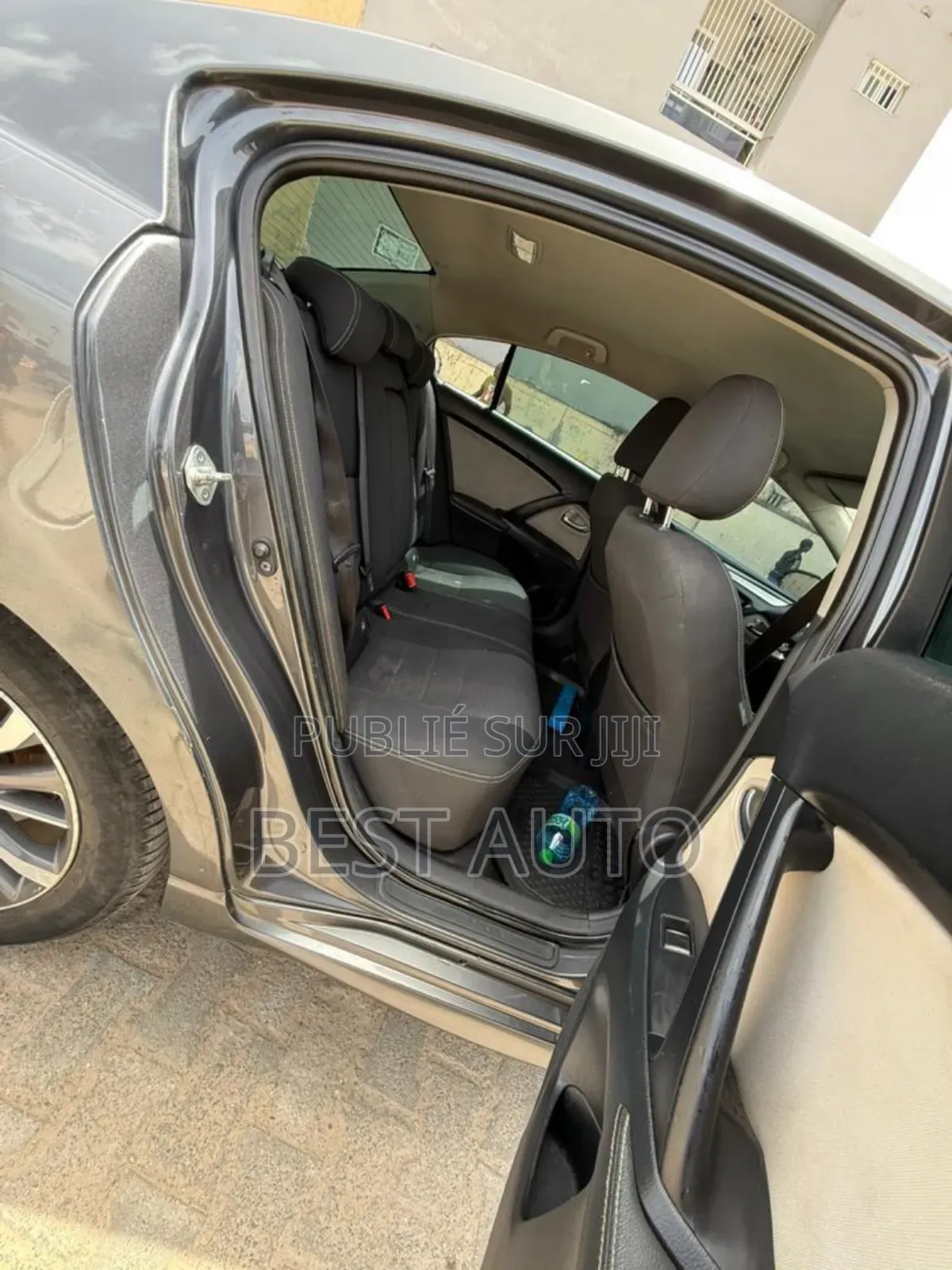 Toyota Avensis 2017 Gris