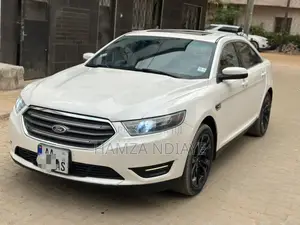 Photo - Ford Taurus 2014 Blanc