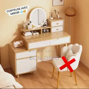 Photo - Coiffeuse Avec Miroir