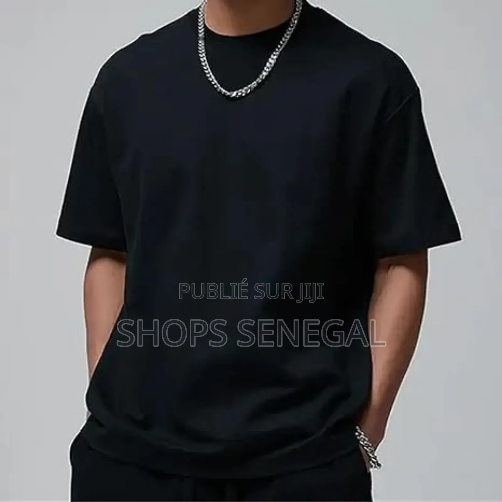 Duo Élégant – Le Tee-Shirt Blanc Noir Essentiel