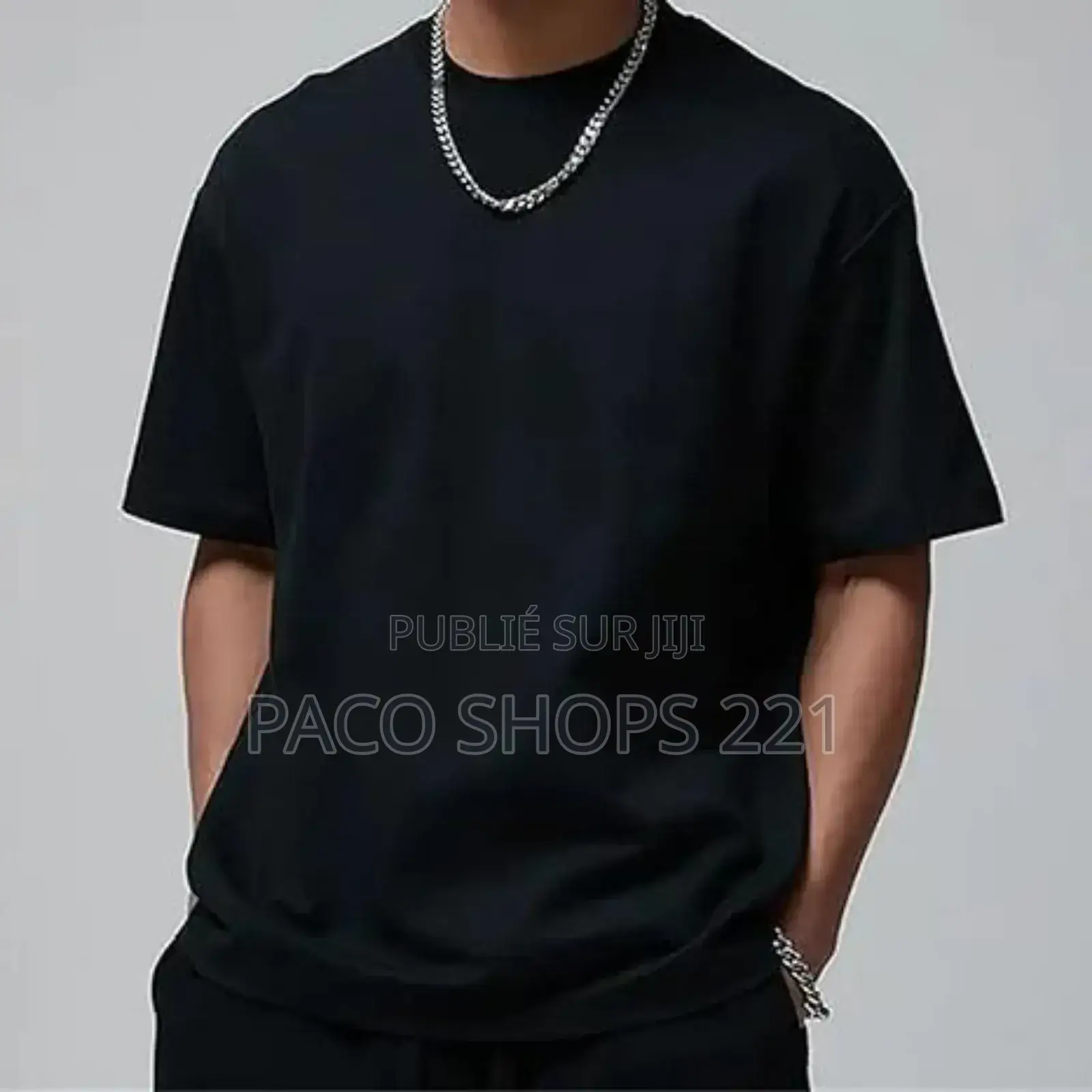 Duo Élégant – Le Tee-Shirt Blanc Noir Essentiel