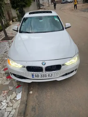 Photo - BMW 328i 2018 Blanc