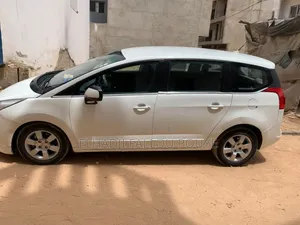 PEUGEOT 5008 2013 Blanc cassé