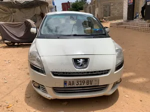 PEUGEOT 5008 2013 Blanc cassé