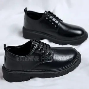 Photo - Chaussures D’Affaire en Style Britannique