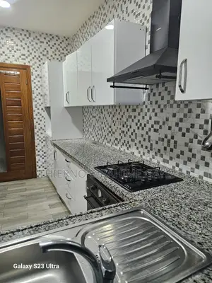 Furnished 3chbre Appartement dans Société De Gestion, Yoff à Vendre