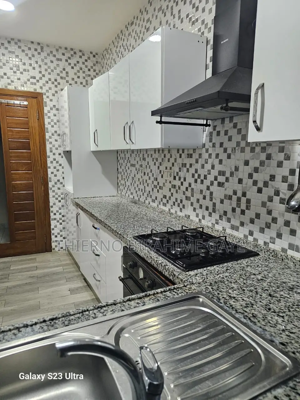 Furnished 3chbre Appartement dans Société De Gestion, Yoff à Vendre