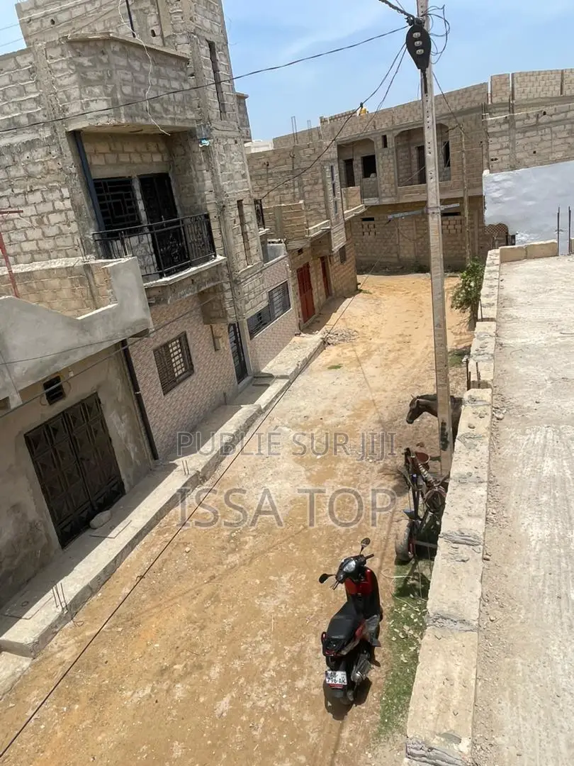 2chbre Maison dans Rufisque à Vendre