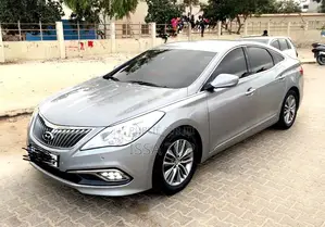 Photo - Hyundai Grandeur 2016 Gris