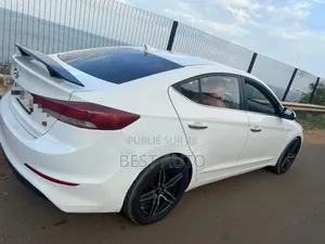 Hyundai Avante 2017 Blanc