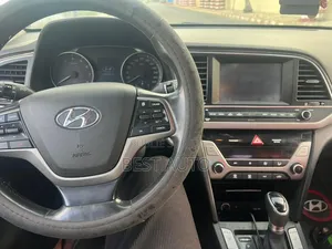 Hyundai Avante 2017 Blanc